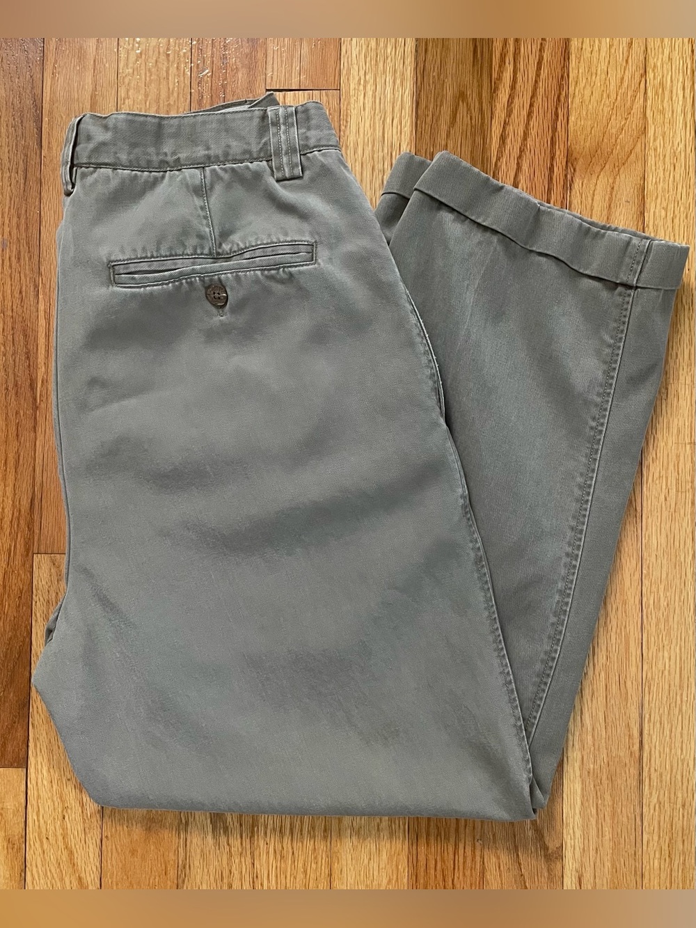 Tommy Bahama Taupe Chino Pants  Relaxed Tapered Pleated Resort Wear Men’s 34x27